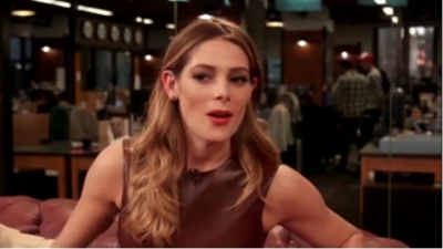 Ashley-Greene-dot_nl-6april2016HuffPostLive0499.jpg