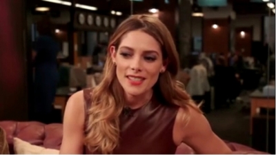 Ashley-Greene-dot_nl-6april2016HuffPostLive0593.jpg