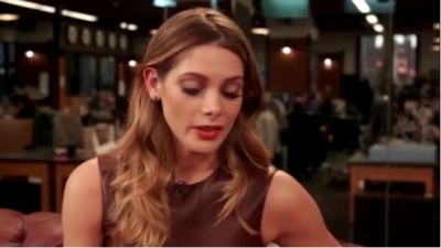 Ashley-Greene-dot_nl-6april2016HuffPostLive0612.jpg