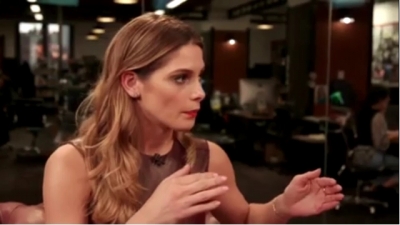 Ashley-Greene-dot_nl-6april2016HuffPostLive0659.jpg