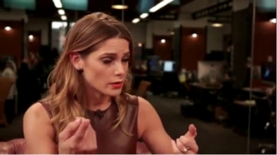 Ashley-Greene-dot_nl-6april2016HuffPostLive0662.jpg