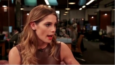 Ashley-Greene-dot_nl-6april2016HuffPostLive0668.jpg