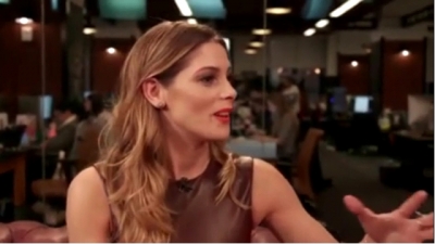 Ashley-Greene-dot_nl-6april2016HuffPostLive0674.jpg