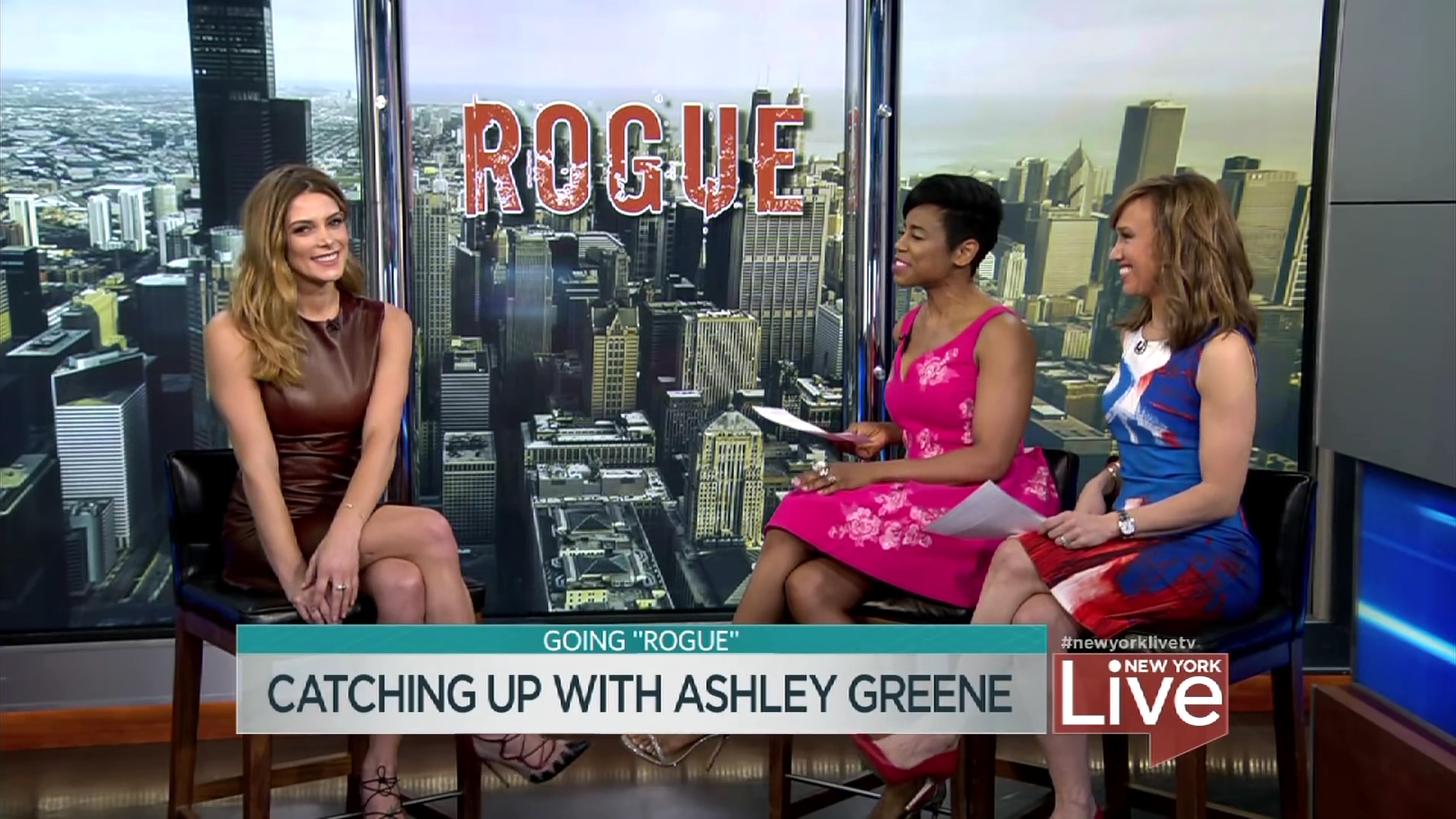Ashley-Greene-dot_nl-6april2016HuffPostLive0041.jpg
