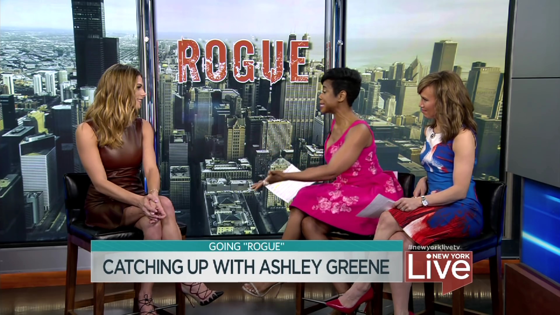 Ashley-Greene-dot_nl-6april2016HuffPostLive0132.jpg