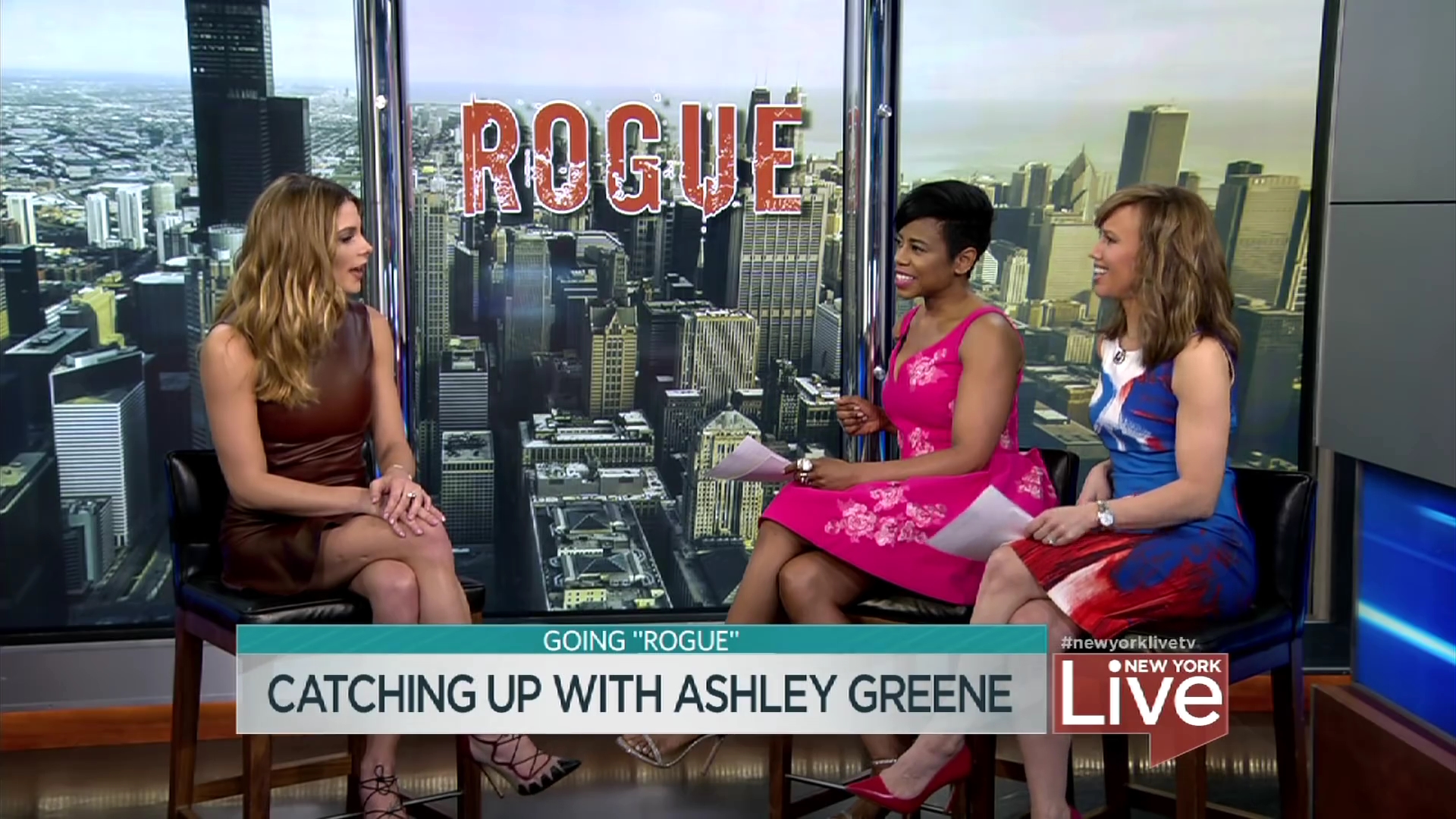 Ashley-Greene-dot_nl-6april2016HuffPostLive0142.jpg