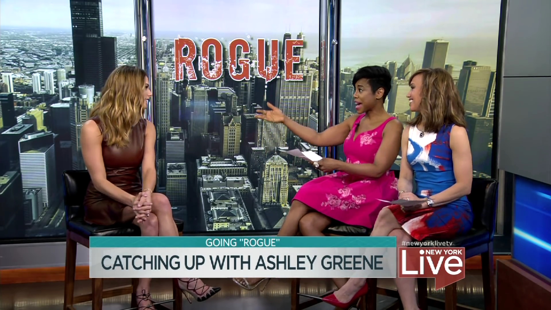 Ashley-Greene-dot_nl-6april2016HuffPostLive0208.jpg