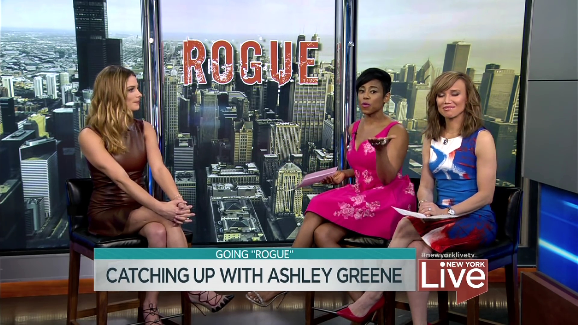 Ashley-Greene-dot_nl-6april2016HuffPostLive0212.jpg