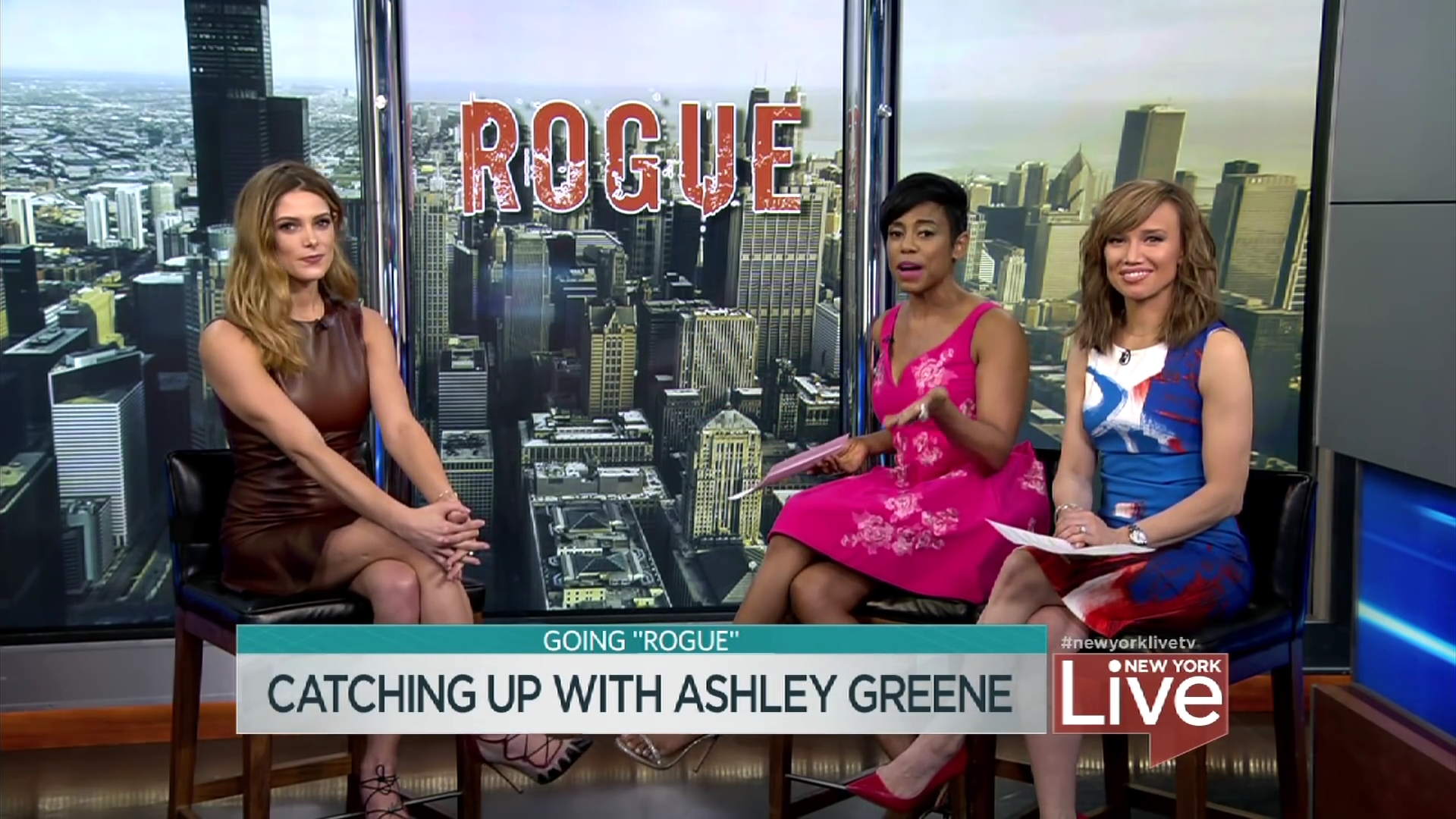 Ashley-Greene-dot_nl-6april2016HuffPostLive0213.jpg