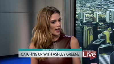 Ashley-Greene-dot_nl-6april2016HuffPostLive0110.jpg