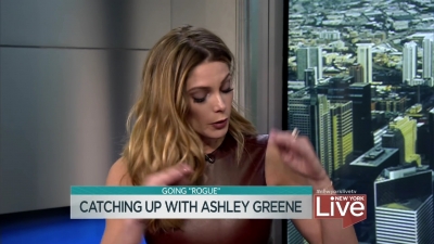 Ashley-Greene-dot_nl-6april2016HuffPostLive0162.jpg