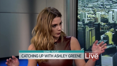 Ashley-Greene-dot_nl-6april2016HuffPostLive0163.jpg