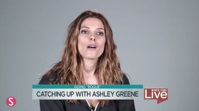 Ashley-Greene-dot_nl-6april2016HuffPostLive0191.jpg