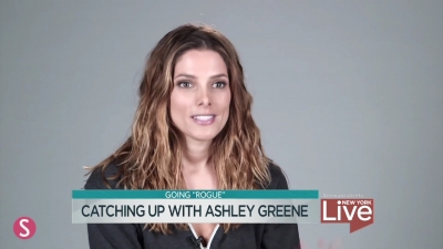 Ashley-Greene-dot_nl-6april2016HuffPostLive0192.jpg