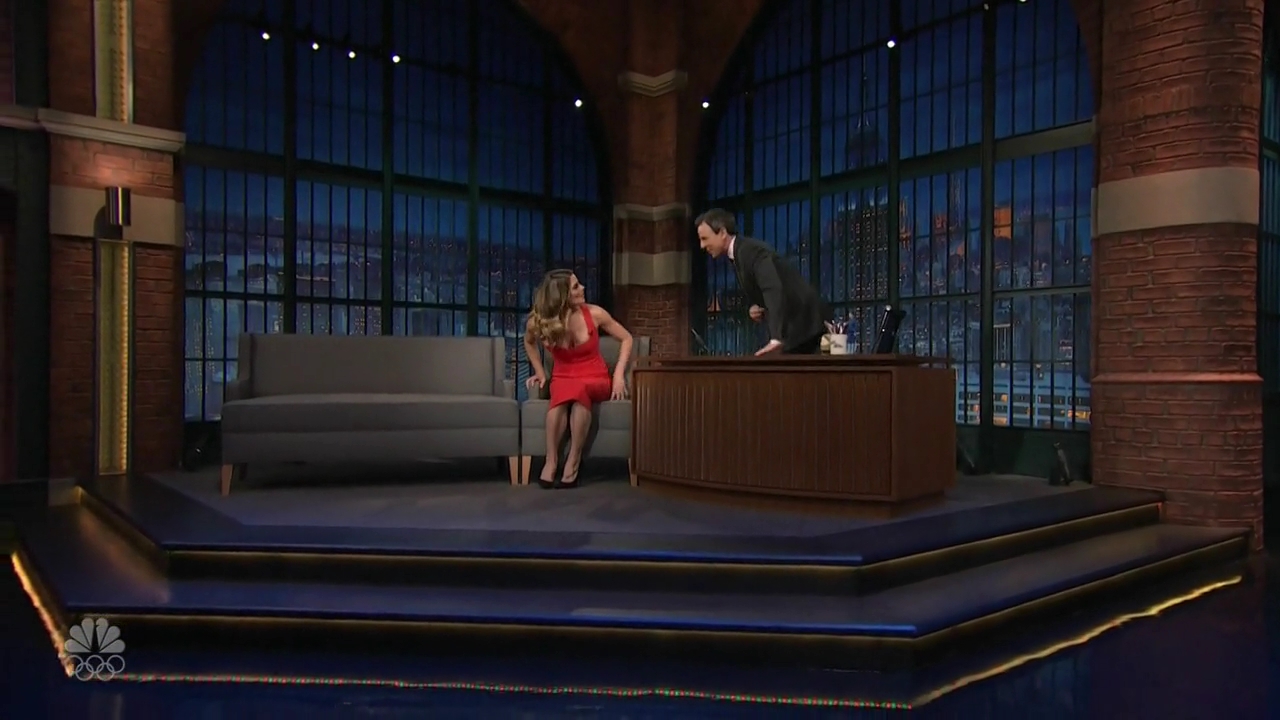 Ashley-Greene-dot_nl-6april2016LateNightwithSethMeyers0051.jpg