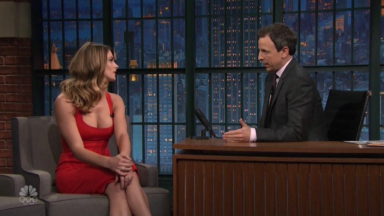Ashley-Greene-dot_nl-6april2016LateNightwithSethMeyers0057.jpg