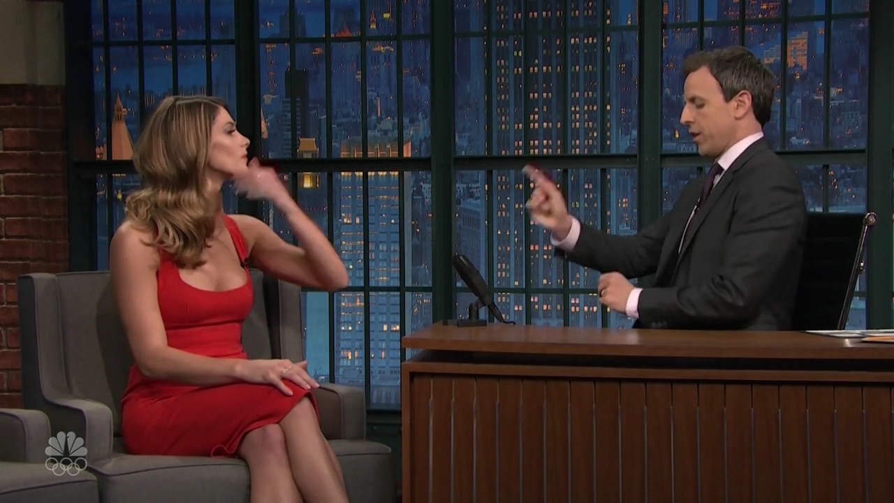 Ashley-Greene-dot_nl-6april2016LateNightwithSethMeyers0060.jpg