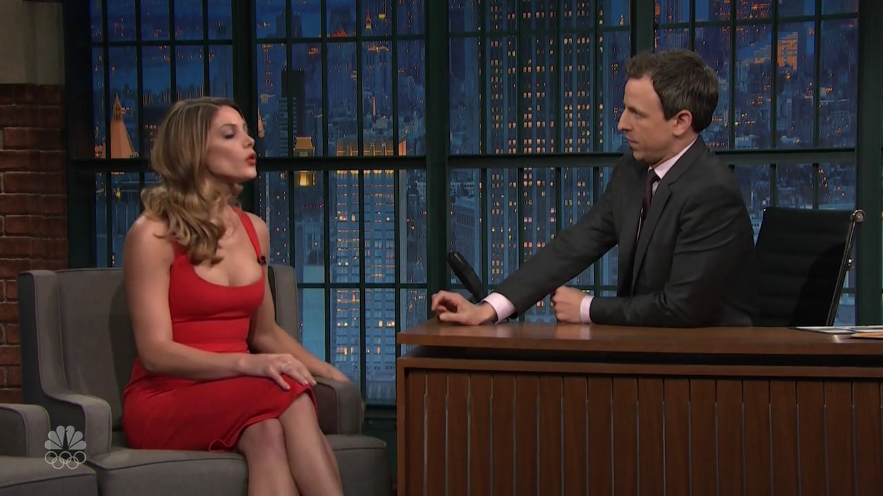 Ashley-Greene-dot_nl-6april2016LateNightwithSethMeyers0062.jpg