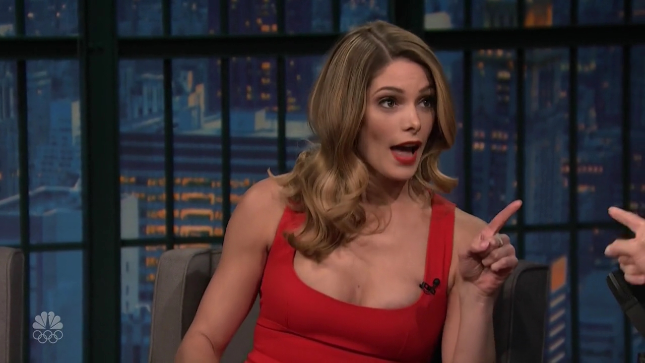 Ashley-Greene-dot_nl-6april2016LateNightwithSethMeyers0064.jpg