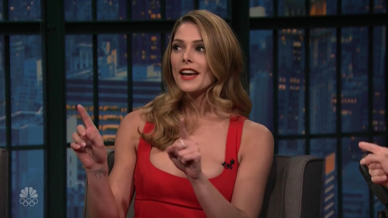 Ashley-Greene-dot_nl-6april2016LateNightwithSethMeyers0065.jpg
