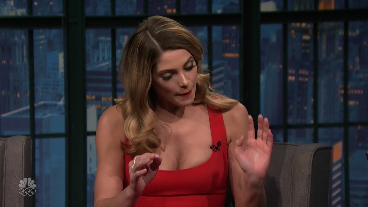 Ashley-Greene-dot_nl-6april2016LateNightwithSethMeyers0074.jpg