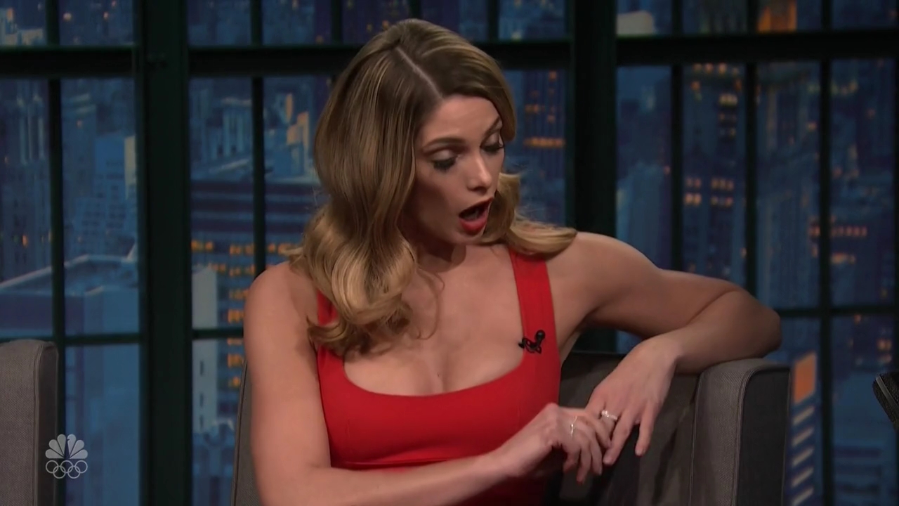 Ashley-Greene-dot_nl-6april2016LateNightwithSethMeyers0076.jpg