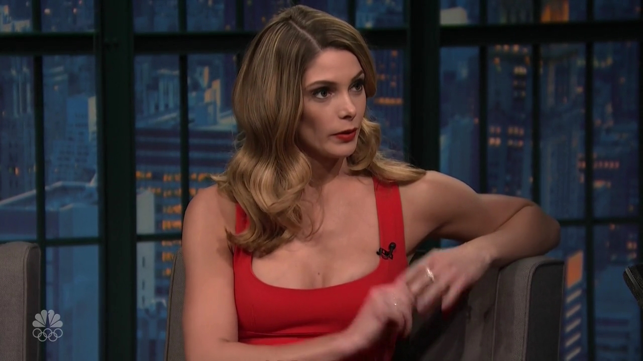 Ashley-Greene-dot_nl-6april2016LateNightwithSethMeyers0077.jpg