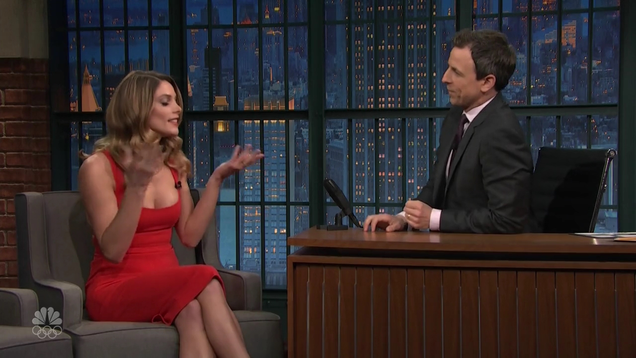 Ashley-Greene-dot_nl-6april2016LateNightwithSethMeyers0085.jpg