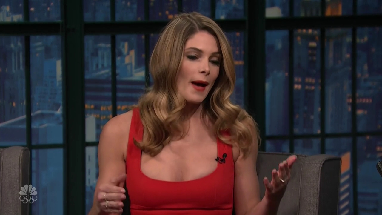 Ashley-Greene-dot_nl-6april2016LateNightwithSethMeyers0088.jpg