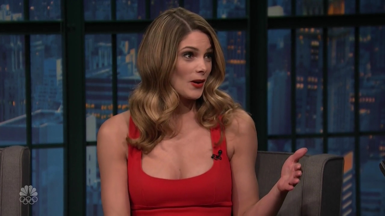 Ashley-Greene-dot_nl-6april2016LateNightwithSethMeyers0103.jpg