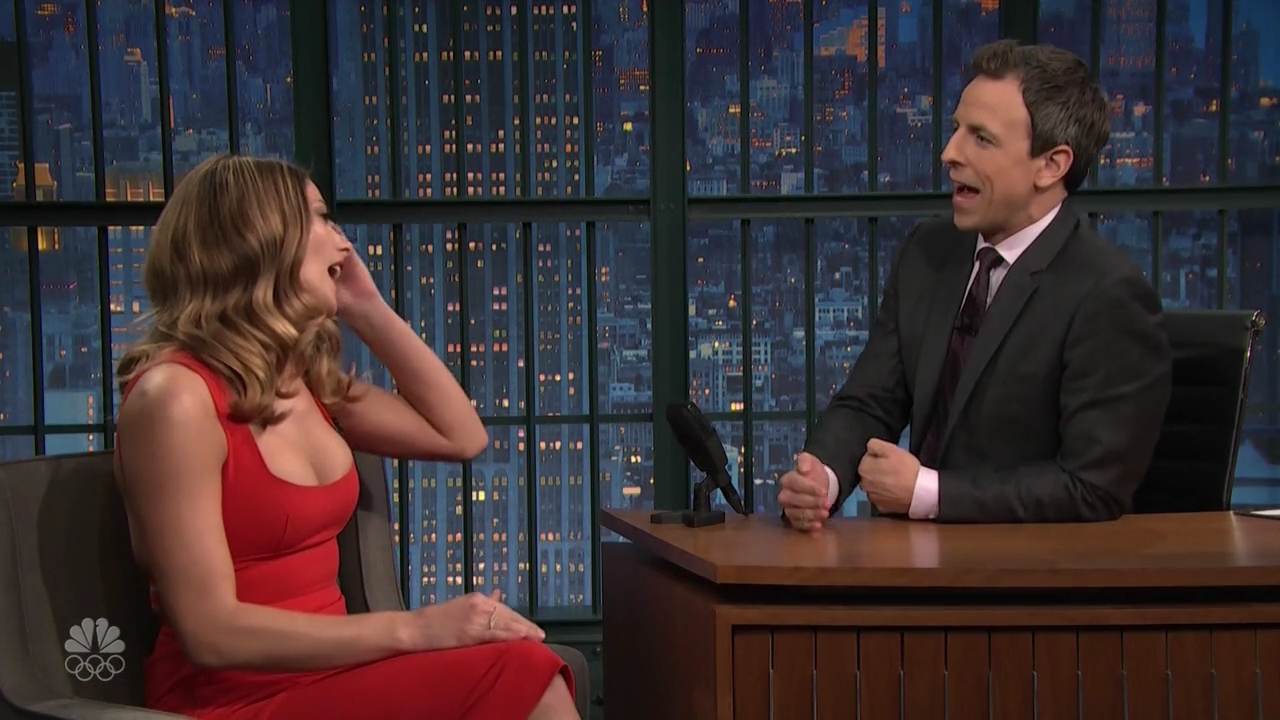 Ashley-Greene-dot_nl-6april2016LateNightwithSethMeyers0105.jpg