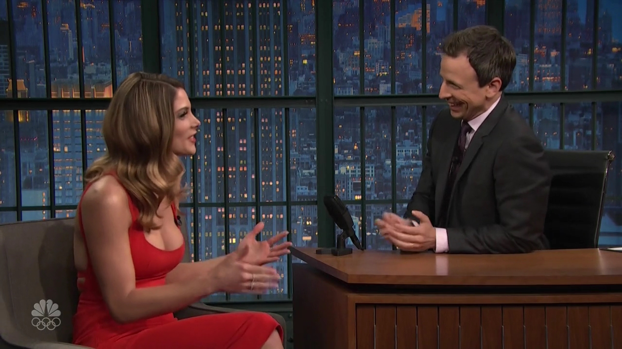Ashley-Greene-dot_nl-6april2016LateNightwithSethMeyers0109.jpg