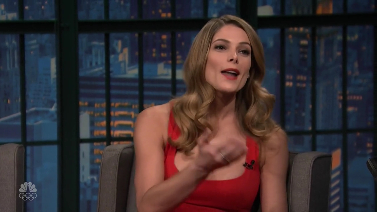 Ashley-Greene-dot_nl-6april2016LateNightwithSethMeyers0111.jpg
