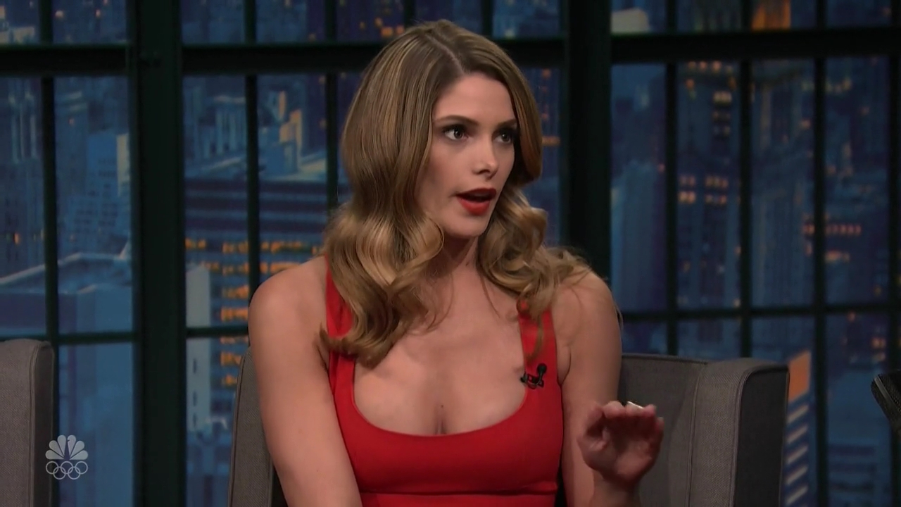 Ashley-Greene-dot_nl-6april2016LateNightwithSethMeyers0114.jpg