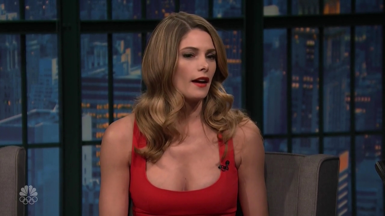 Ashley-Greene-dot_nl-6april2016LateNightwithSethMeyers0118.jpg