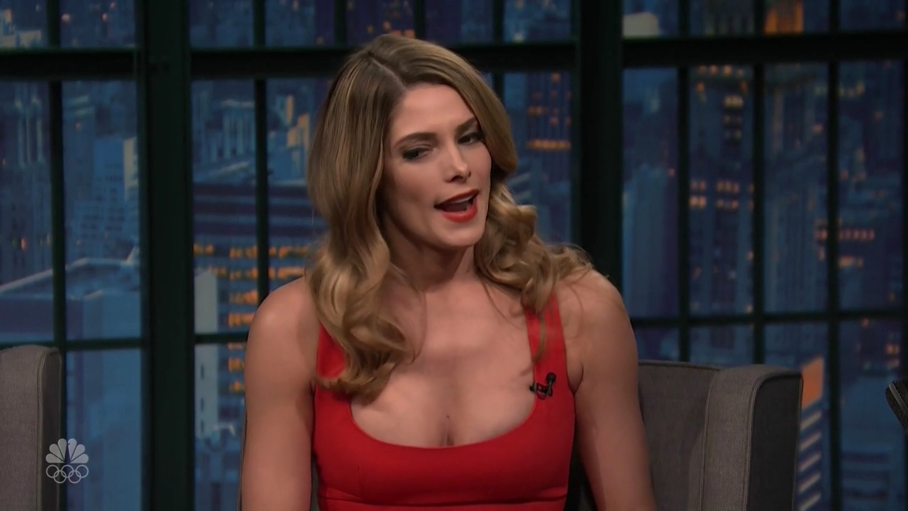 Ashley-Greene-dot_nl-6april2016LateNightwithSethMeyers0119.jpg