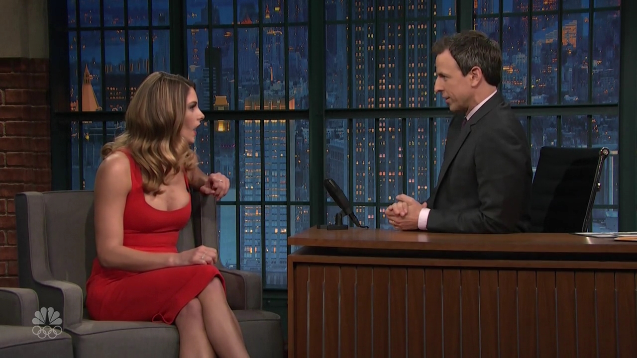 Ashley-Greene-dot_nl-6april2016LateNightwithSethMeyers0123.jpg
