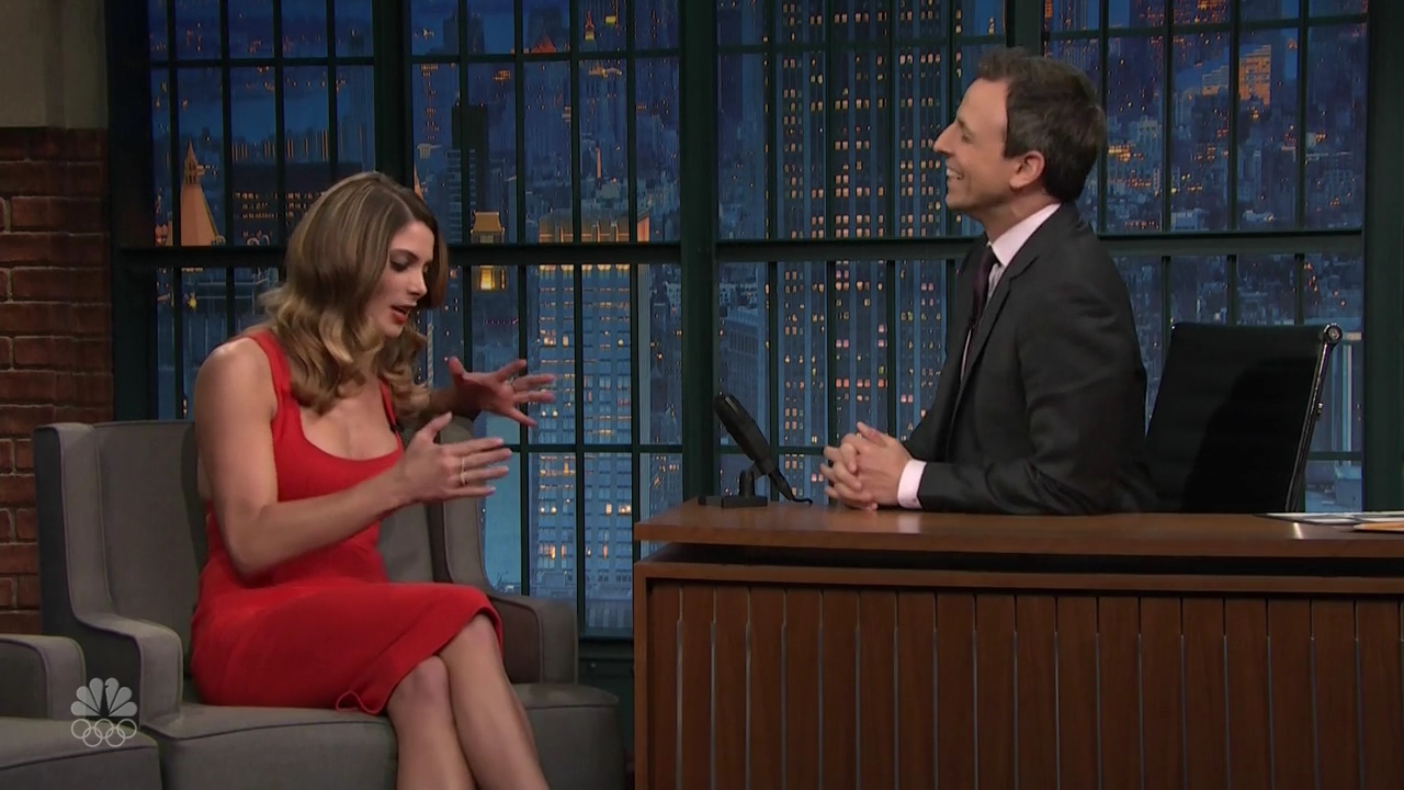 Ashley-Greene-dot_nl-6april2016LateNightwithSethMeyers0127.jpg