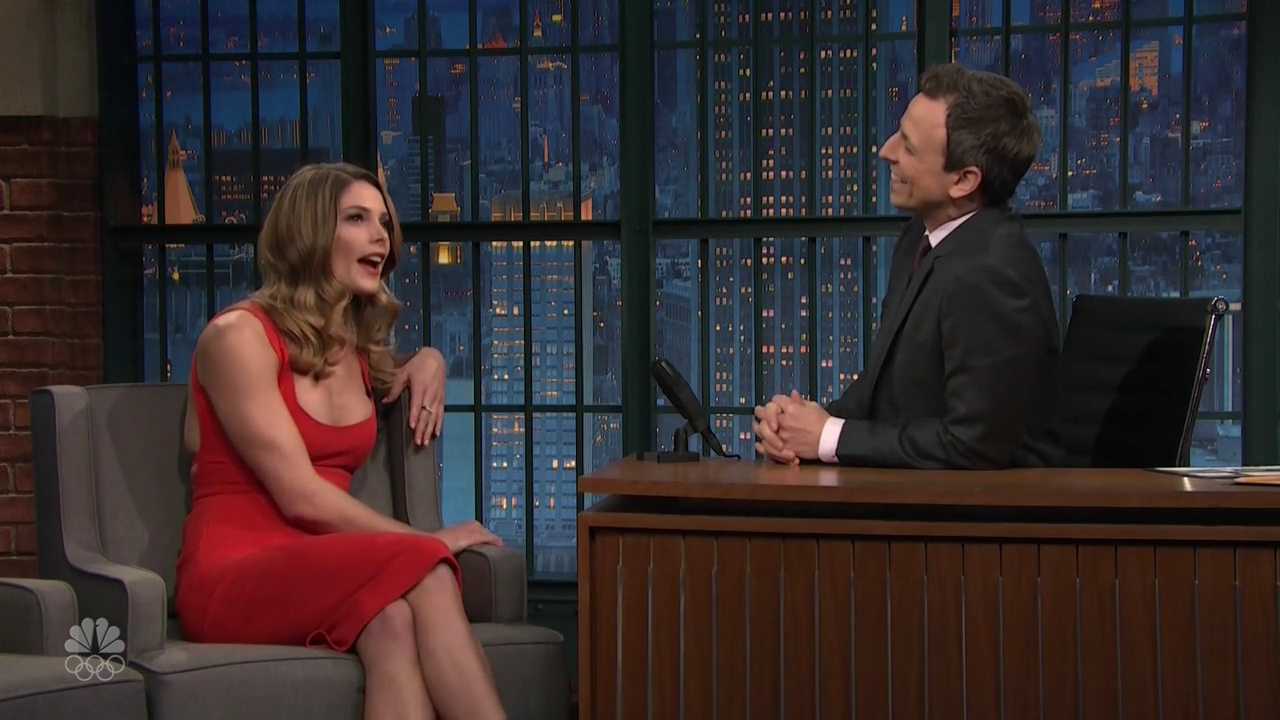 Ashley-Greene-dot_nl-6april2016LateNightwithSethMeyers0129.jpg
