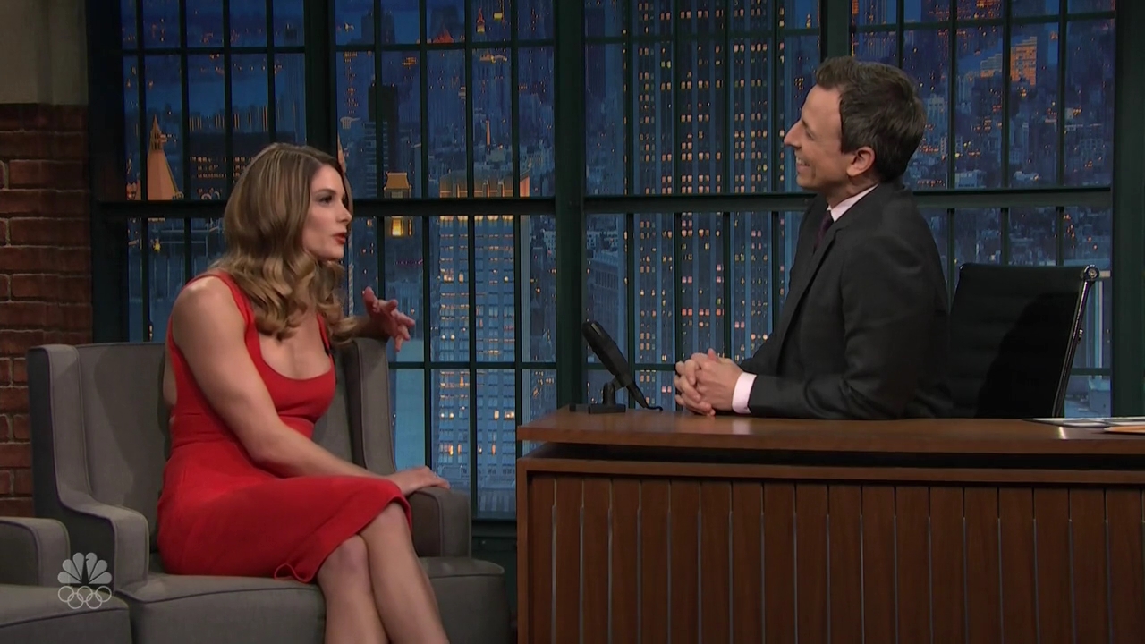 Ashley-Greene-dot_nl-6april2016LateNightwithSethMeyers0130.jpg
