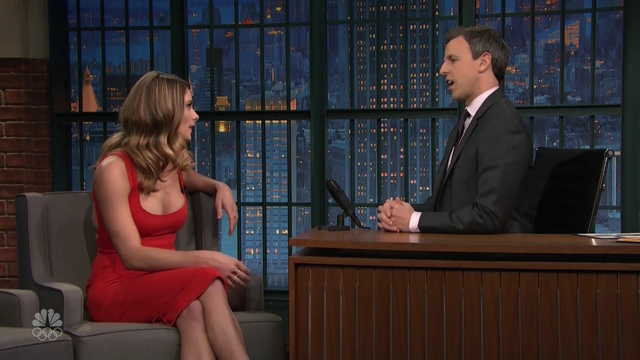 Ashley-Greene-dot_nl-6april2016LateNightwithSethMeyers0134.jpg