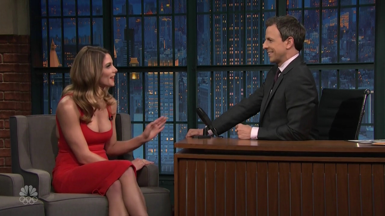 Ashley-Greene-dot_nl-6april2016LateNightwithSethMeyers0161.jpg