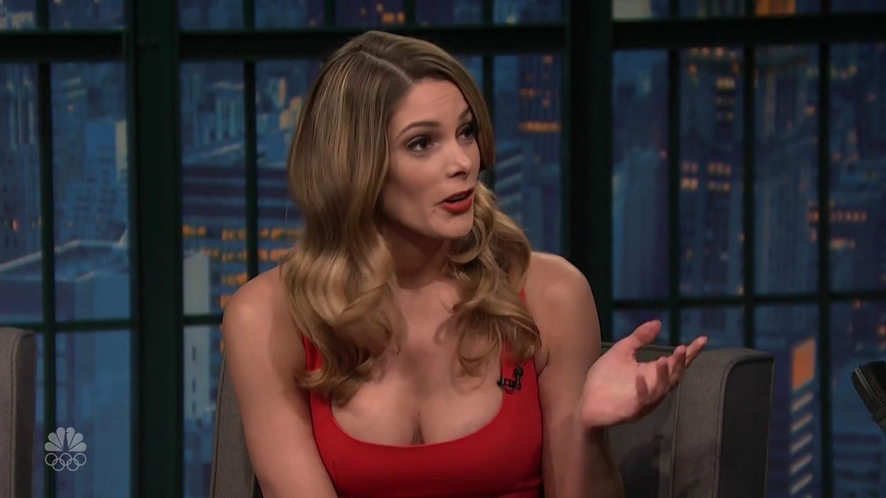 Ashley-Greene-dot_nl-6april2016LateNightwithSethMeyers0167.jpg