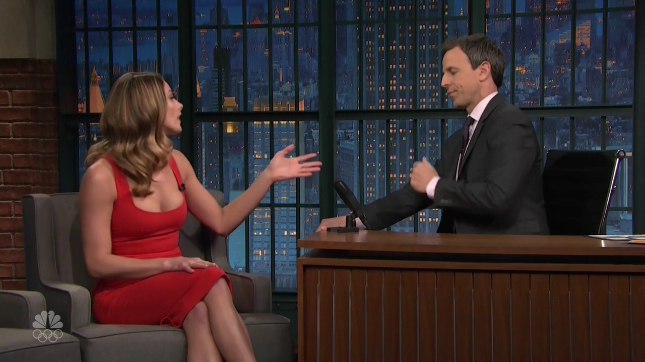 Ashley-Greene-dot_nl-6april2016LateNightwithSethMeyers0200.jpg