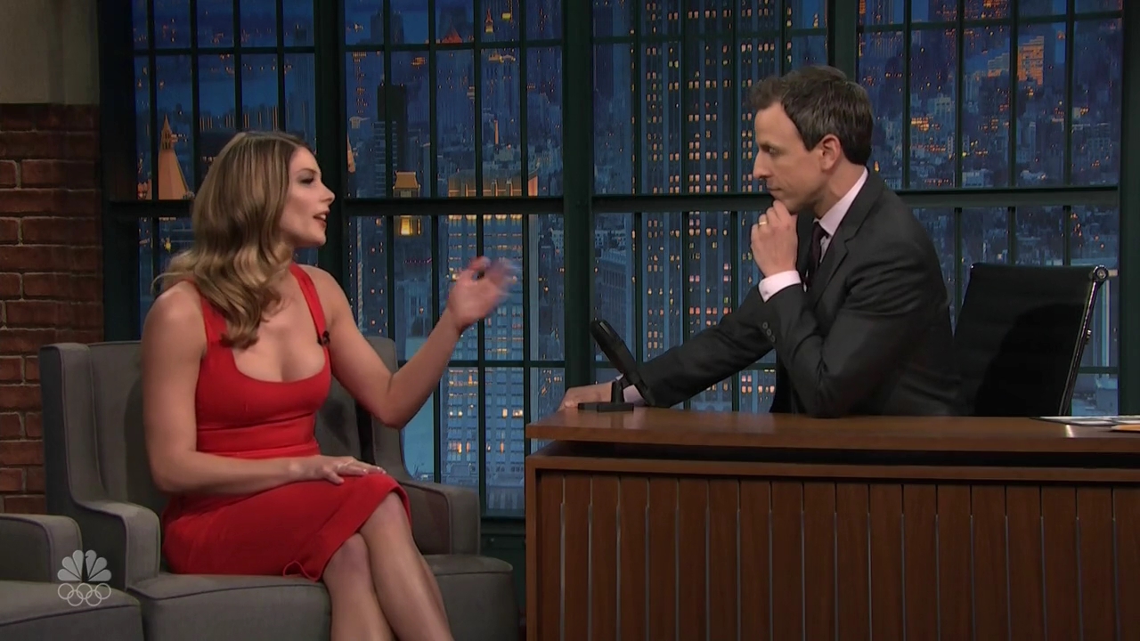 Ashley-Greene-dot_nl-6april2016LateNightwithSethMeyers0201.jpg