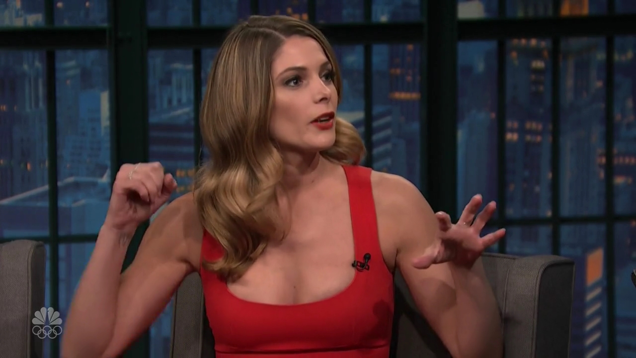 Ashley-Greene-dot_nl-6april2016LateNightwithSethMeyers0207.jpg