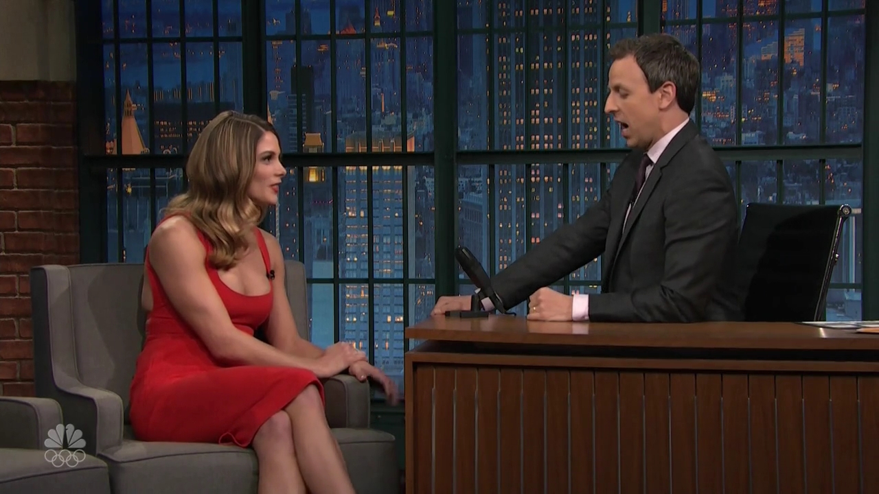 Ashley-Greene-dot_nl-6april2016LateNightwithSethMeyers0218.jpg