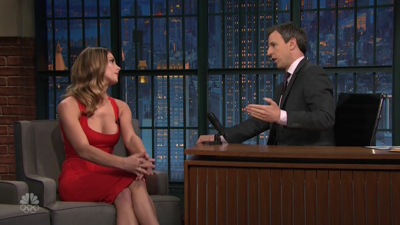Ashley-Greene-dot_nl-6april2016LateNightwithSethMeyers0221.jpg
