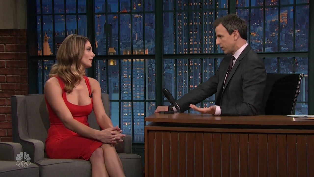 Ashley-Greene-dot_nl-6april2016LateNightwithSethMeyers0227.jpg