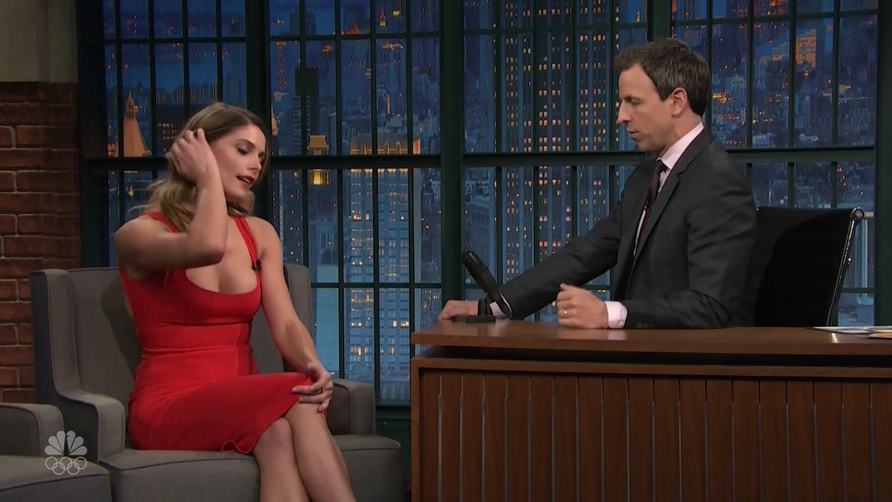 Ashley-Greene-dot_nl-6april2016LateNightwithSethMeyers0235.jpg